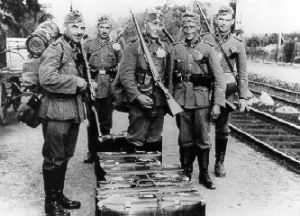 Soldados alemanes armados con carabinas mauser K98